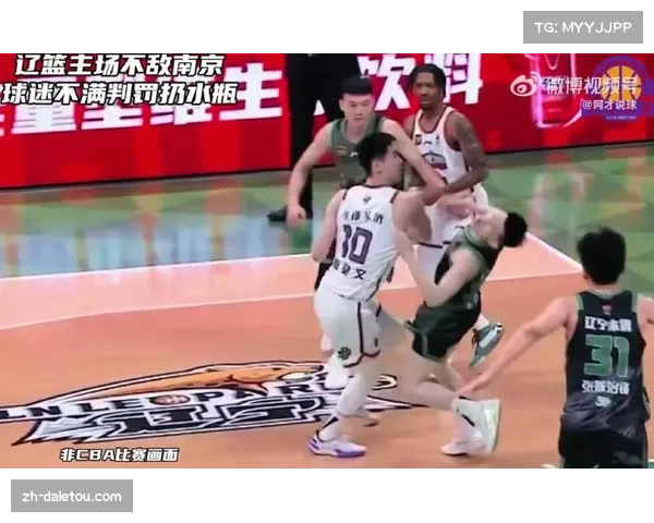 【2026年4月CBA联赛·赛中·花絮球迷看台:身着复古球衣的辽宁球迷方阵成为焦点 【2026年4月CBA联赛·赛中·花絮球迷看台:身着复古球衣的辽宁球迷方阵成为焦点